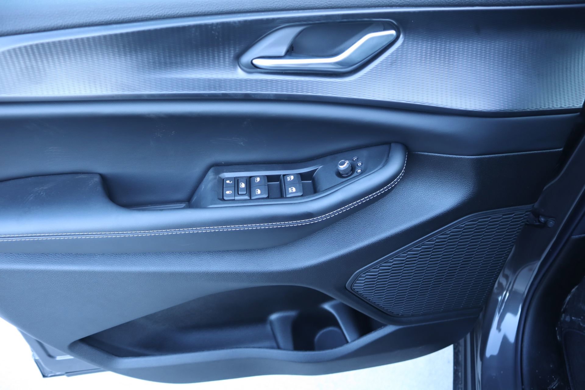 New 2026 Jeep Grand Cherokee L Laredo image 17