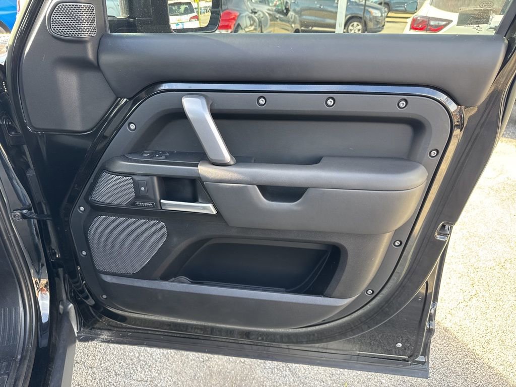 Used 2023 Land Rover Defender 110 V8 image 27