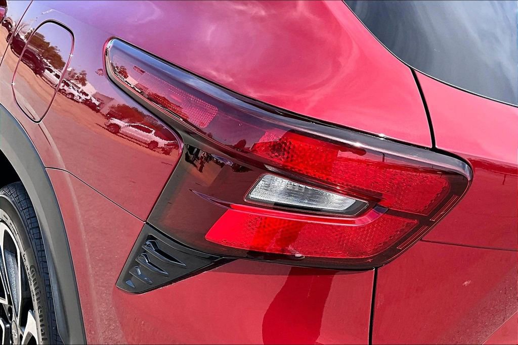 Used 2025 Chevrolet Trax RS w/ Sunroof Package image 30