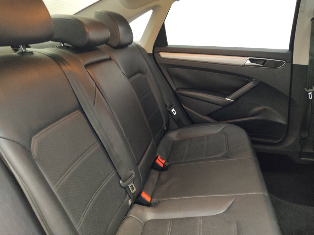 Used 2019 Volkswagen Passat 2.0T Wolfsburg w/ Wheels & Sunroof Package FWD image 19