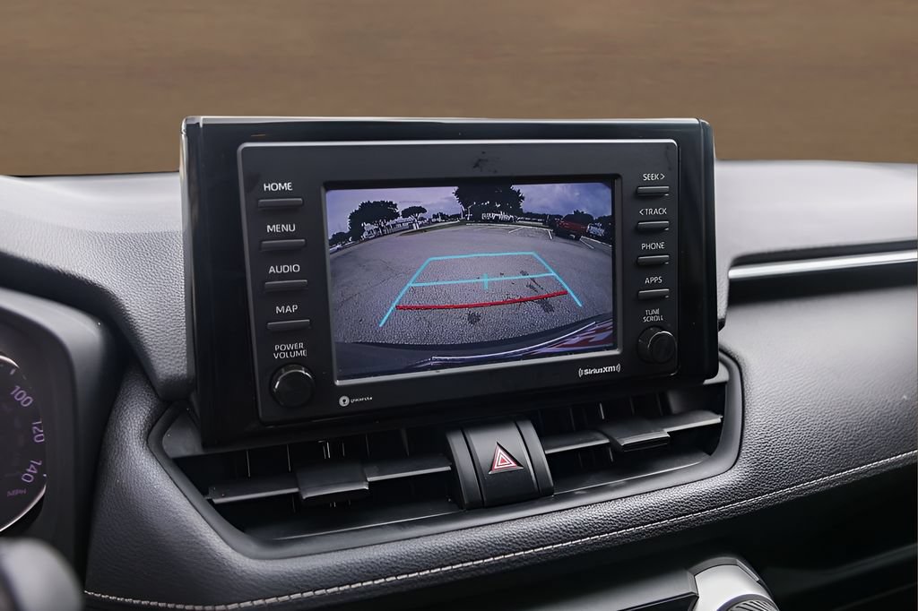 Used 2021 Toyota RAV4 LE FWD image 17