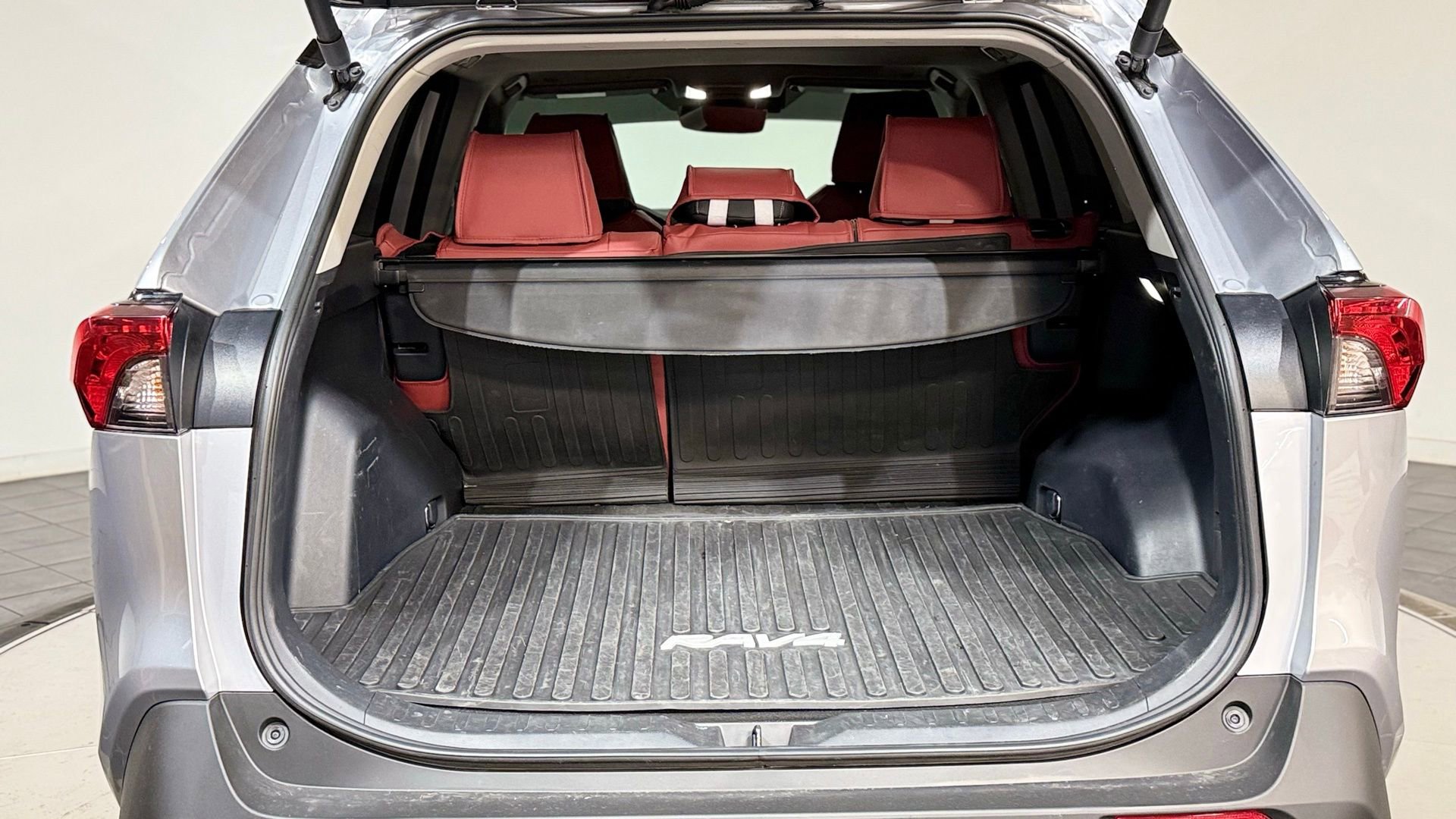 Used 2025 Toyota RAV4 XLE w/ Convenience Package image 28