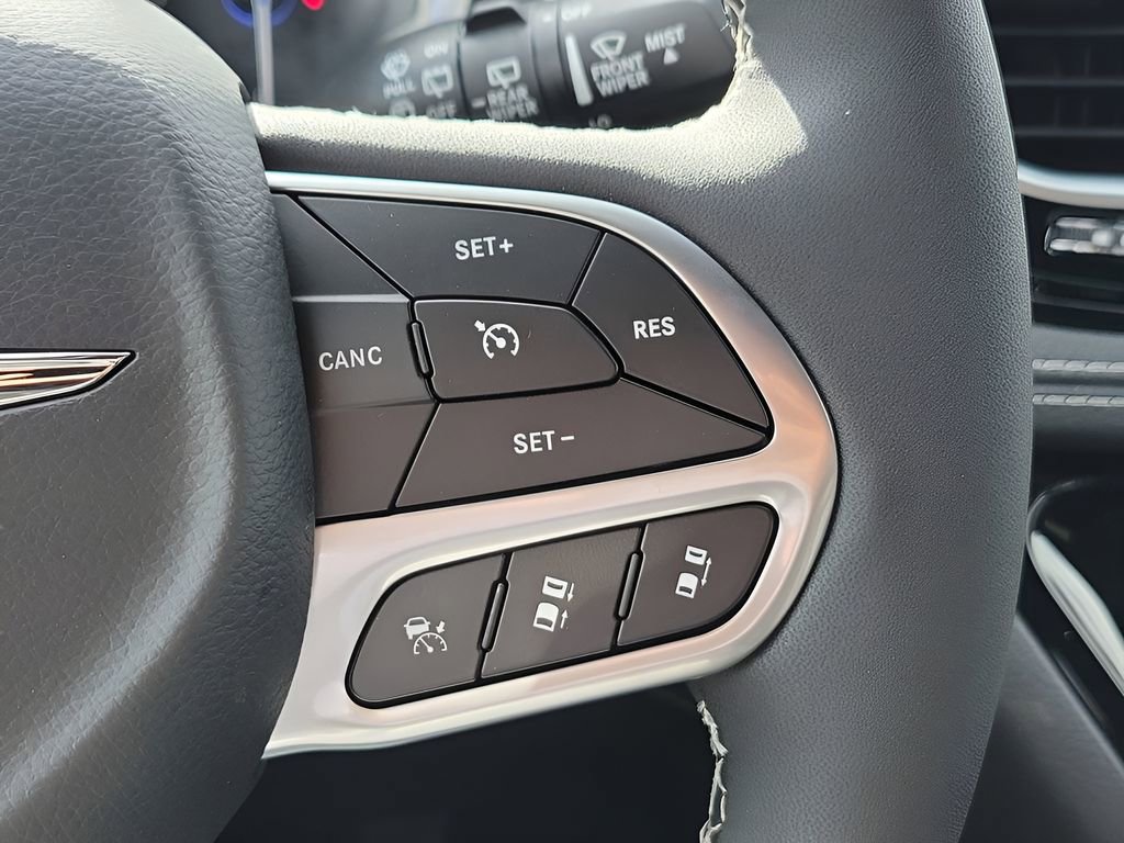 New 2026 Chrysler Pacifica Limited FWD image 37