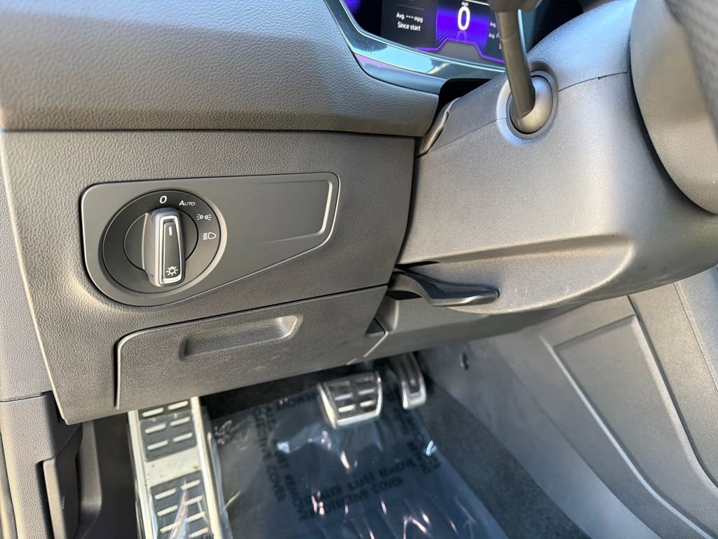 Used 2022 Volkswagen Tiguan SE R-Line image 20