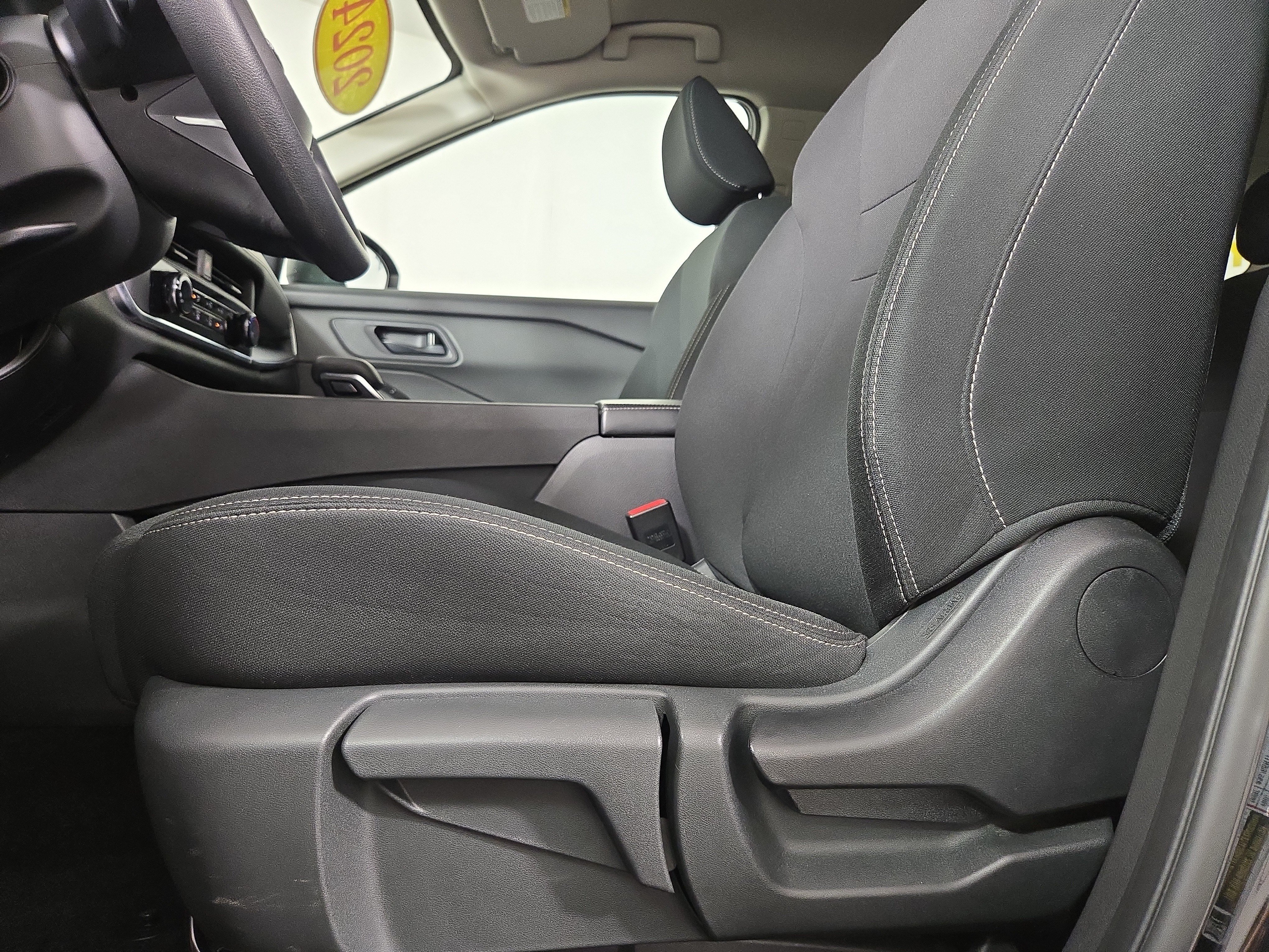 Used 2024 Nissan Rogue S AWD/4WD image 28