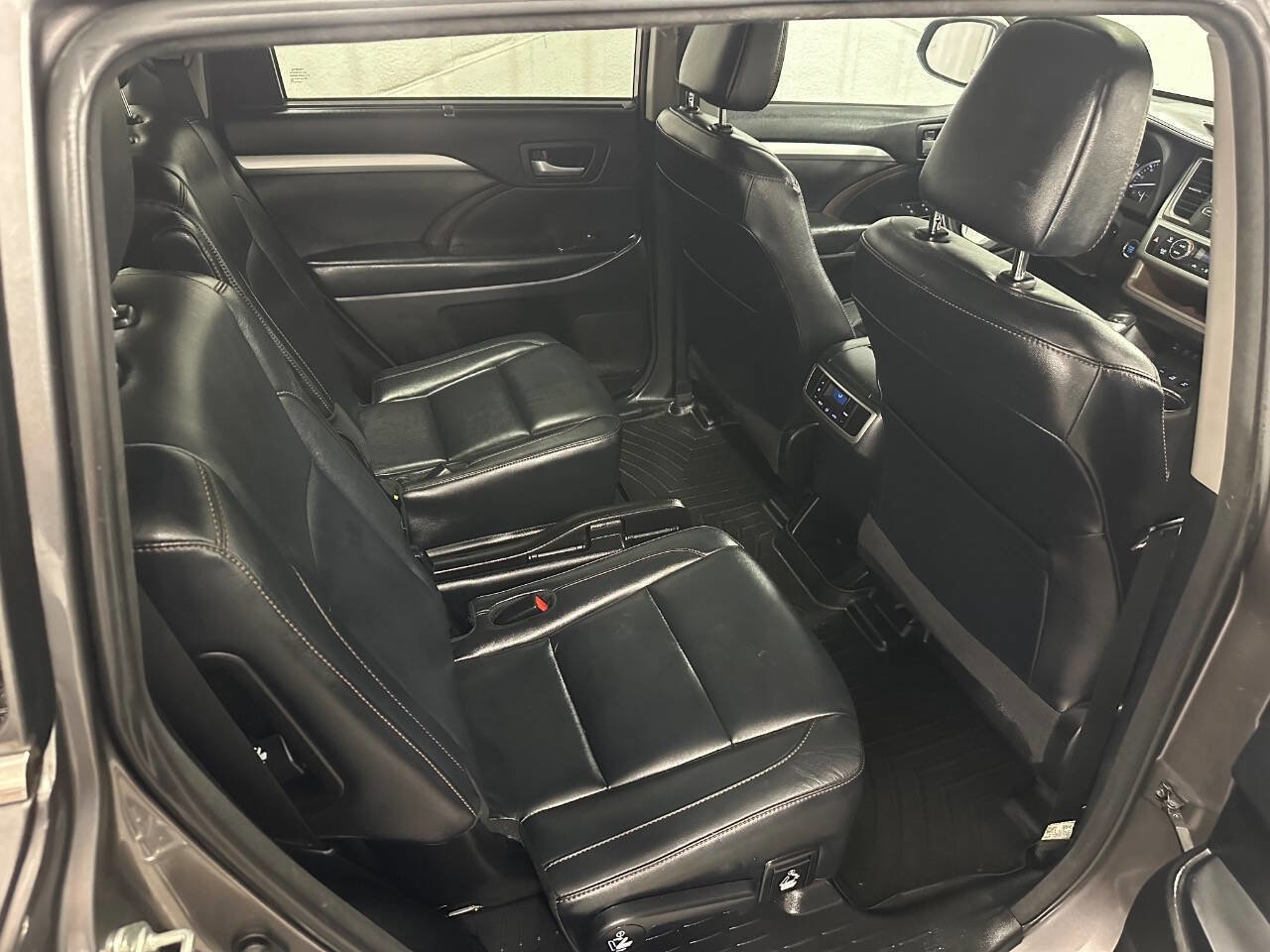 Used 2018 Toyota Highlander XLE image 36