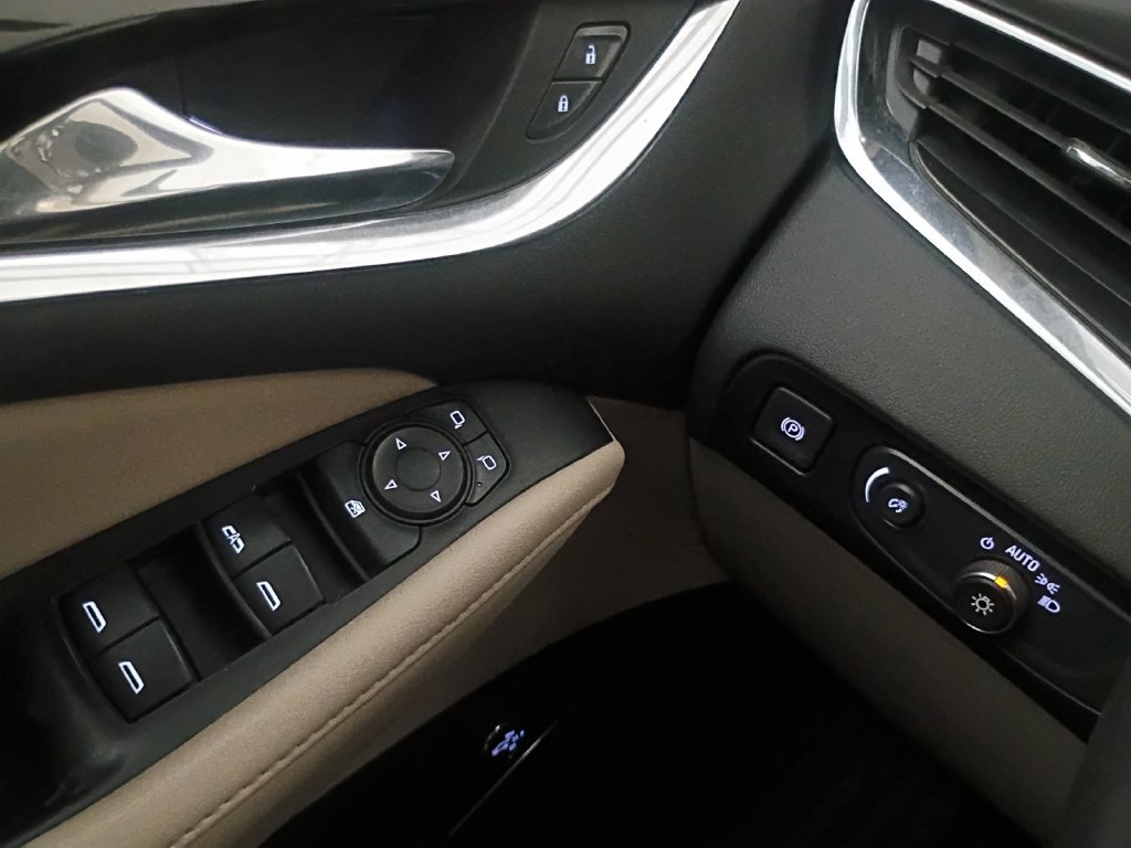 Used 2020 Buick Enclave Essence w/ LPO, Luxury Package FWD image 18