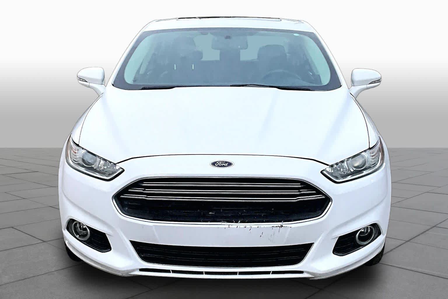 Used 2016 Ford Fusion Titanium FWD image 3