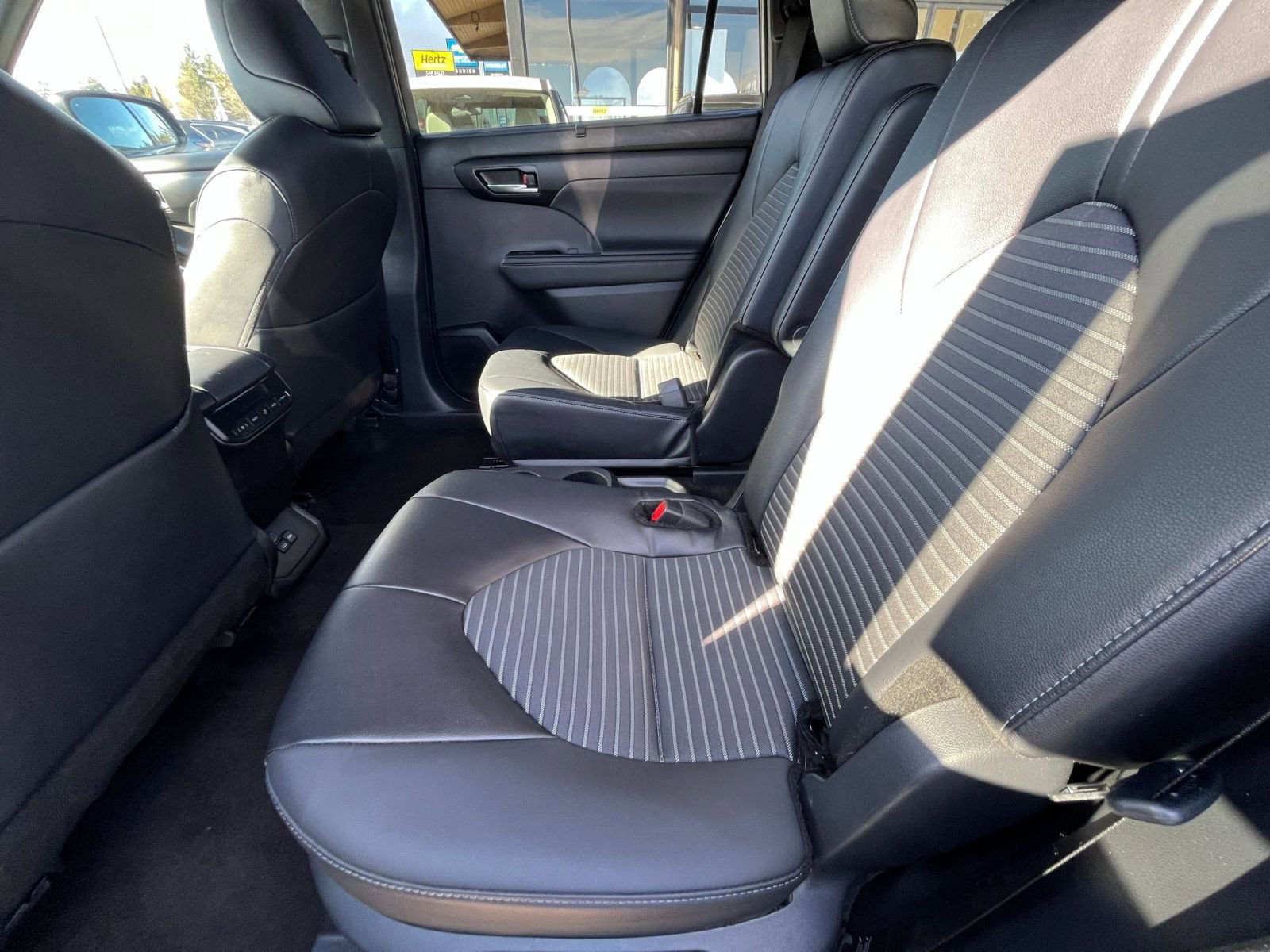 Used 2025 Toyota Highlander XSE image 27