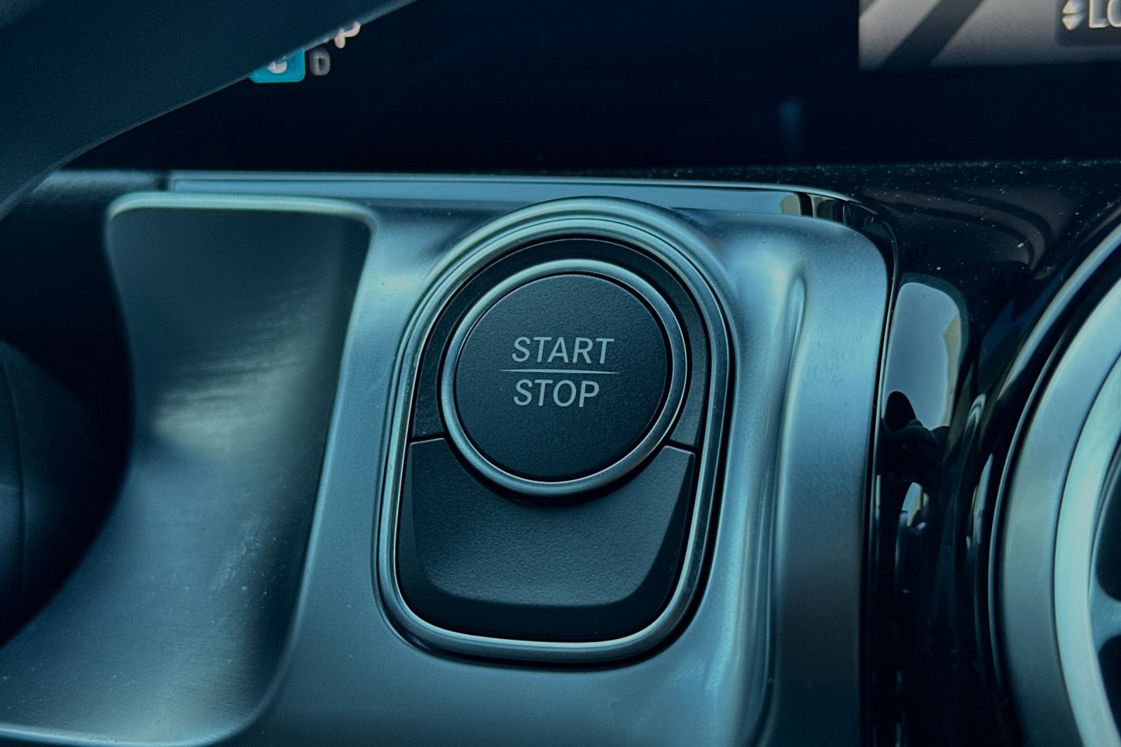 Used 2024 Mercedes-Benz EQB 300 4MATIC image 26