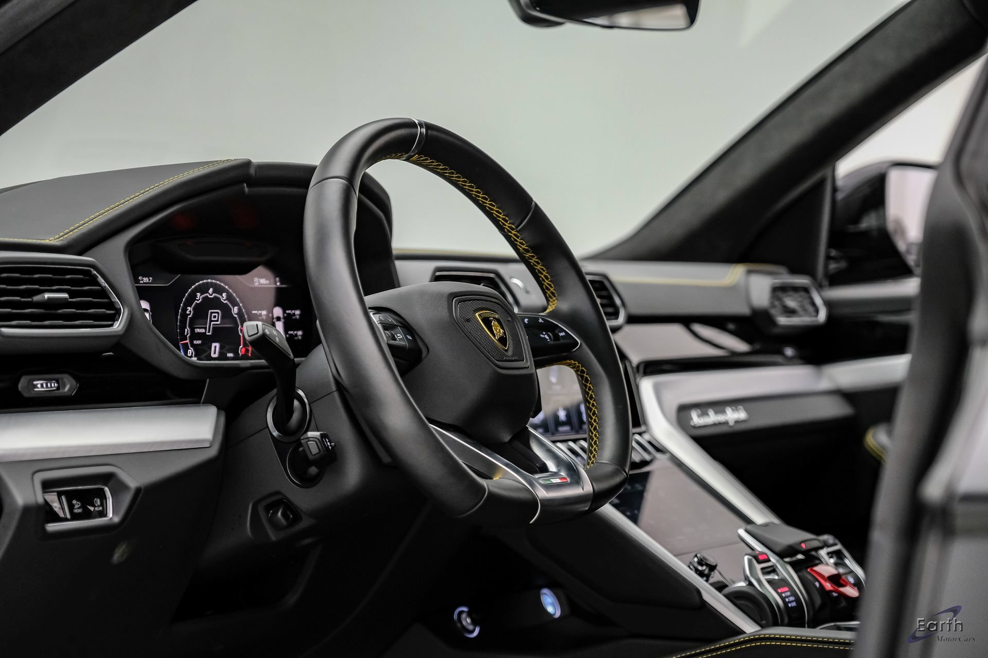 Used 2022 Lamborghini Urus AWD/4WD image 43