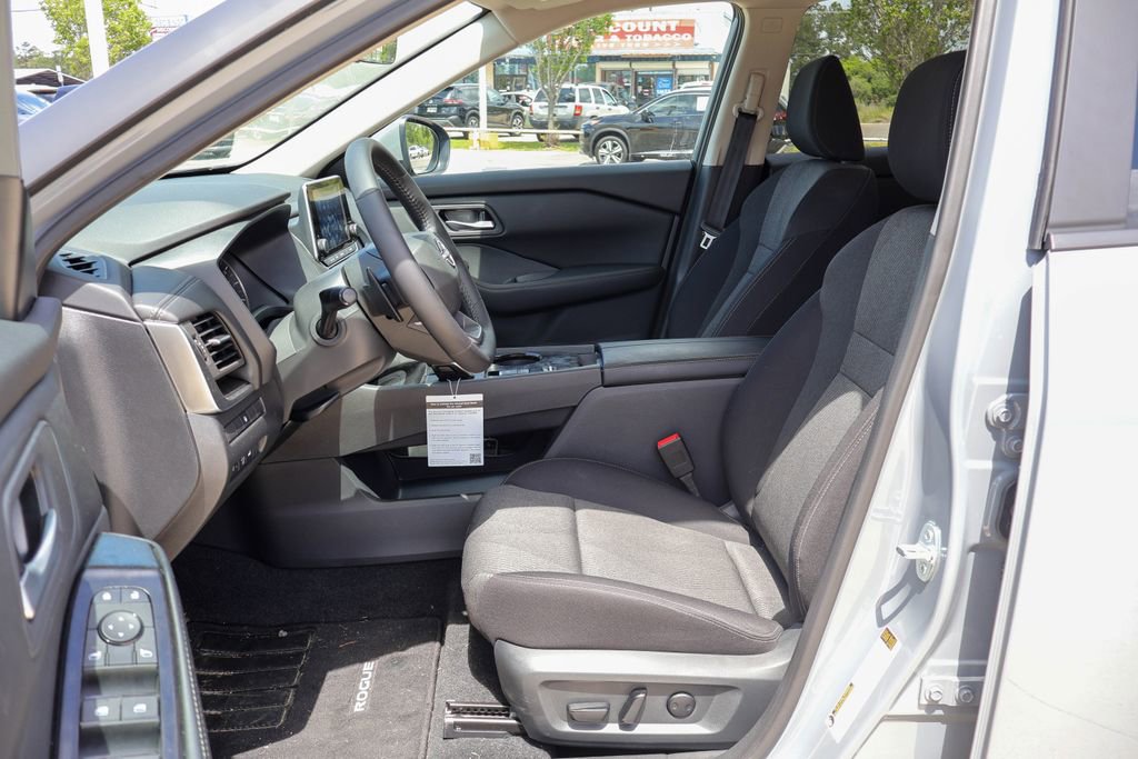 Certified 2026 Nissan Rogue SV image 7