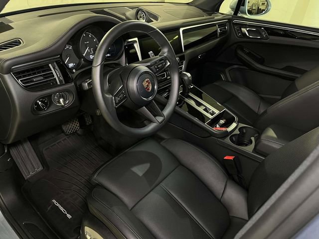 Certified 2025 Porsche Macan image 16