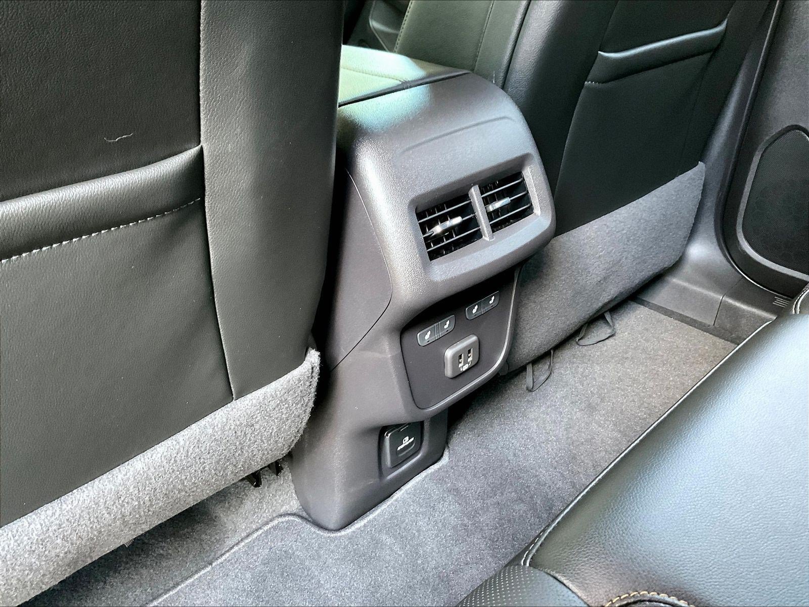 Used 2024 Chevrolet Equinox Premier AWD/4WD image 10