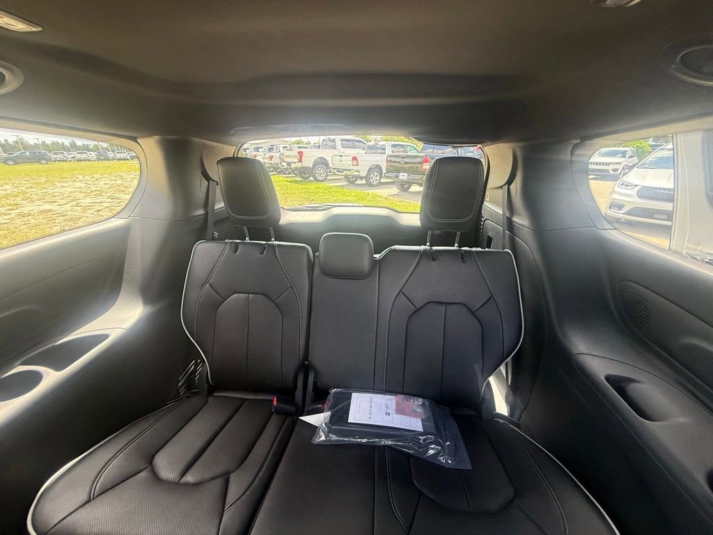 New 2026 Chrysler Pacifica Limited w/ S Appearance Package image 27