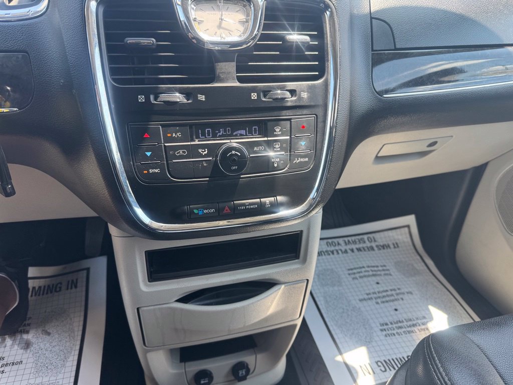 Used 2014 Chrysler Town & Country Touring FWD image 37