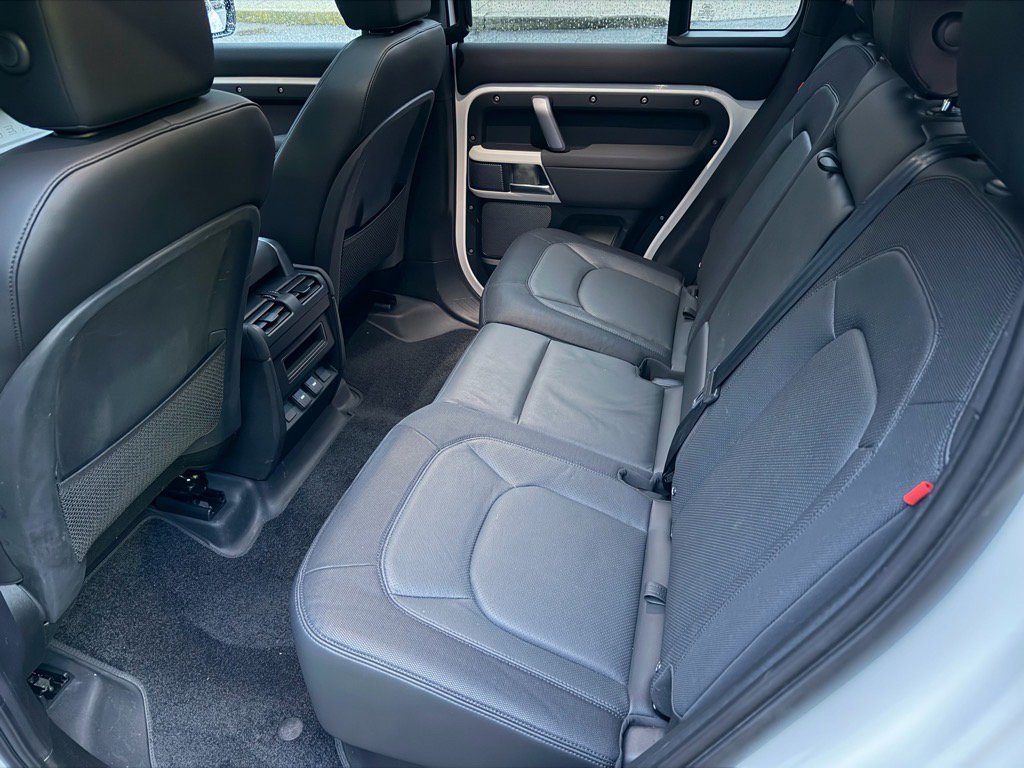 Used 2023 Land Rover Defender 110 X-Dynamic SE image 19