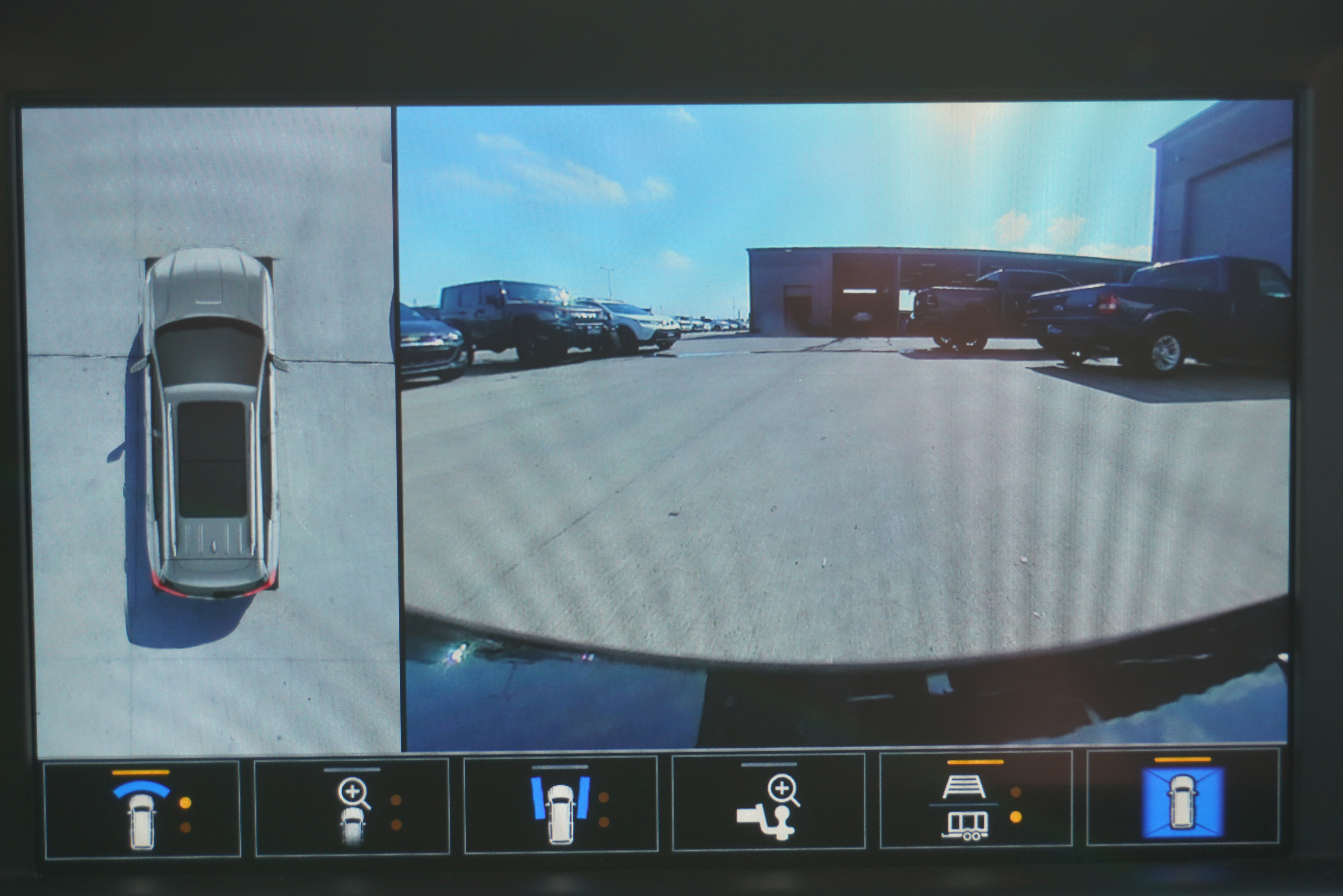 Used 2023 GMC Terrain SLT w/ Tech Package image 20