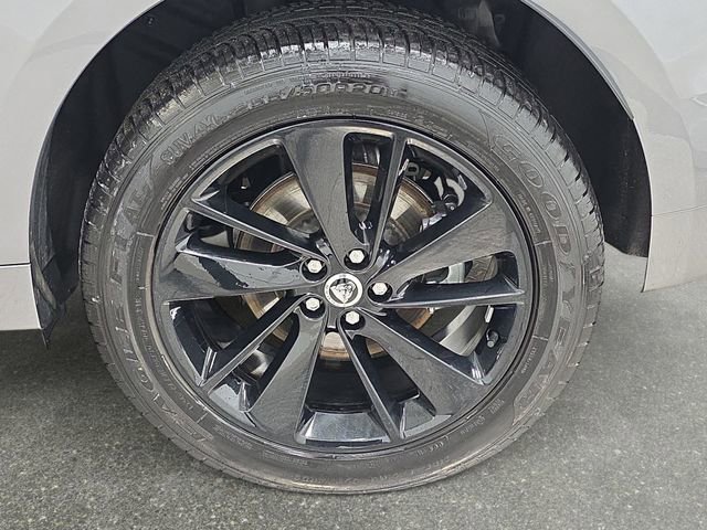 Used 2024 Jaguar F-PACE R-Dynamic S image 33