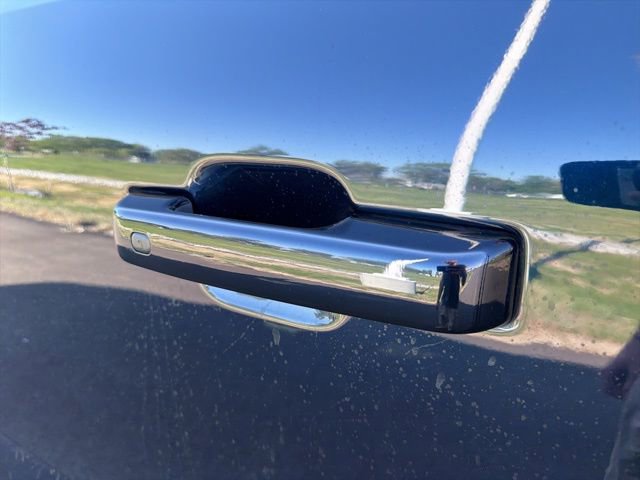 Used 2023 Ford F150 Lightning Platinum AWD/4WD image 17