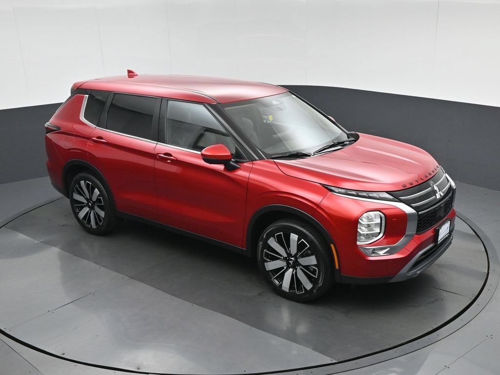 Used 2025 Mitsubishi Outlander AWD image 69