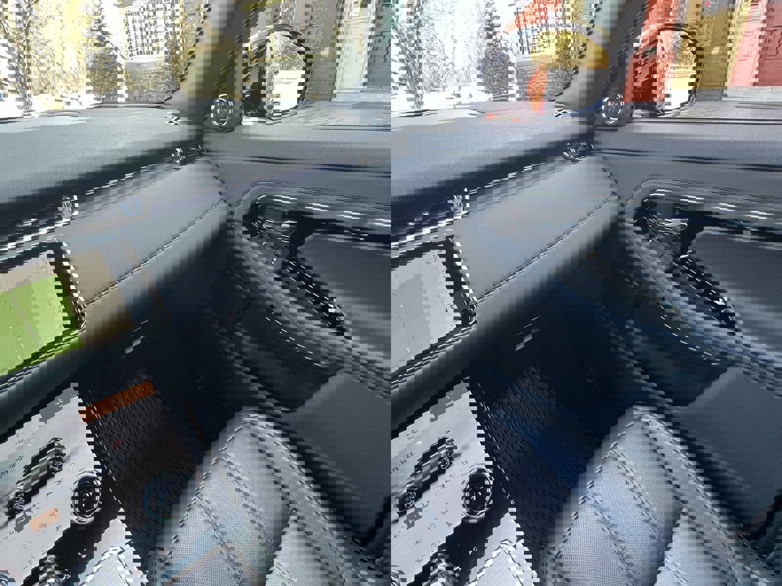 Used 2023 Land Rover Range Rover Evoque R-Dynamic SE image 15