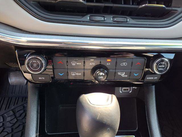 Certified 2023 Jeep Compass Limited image 26