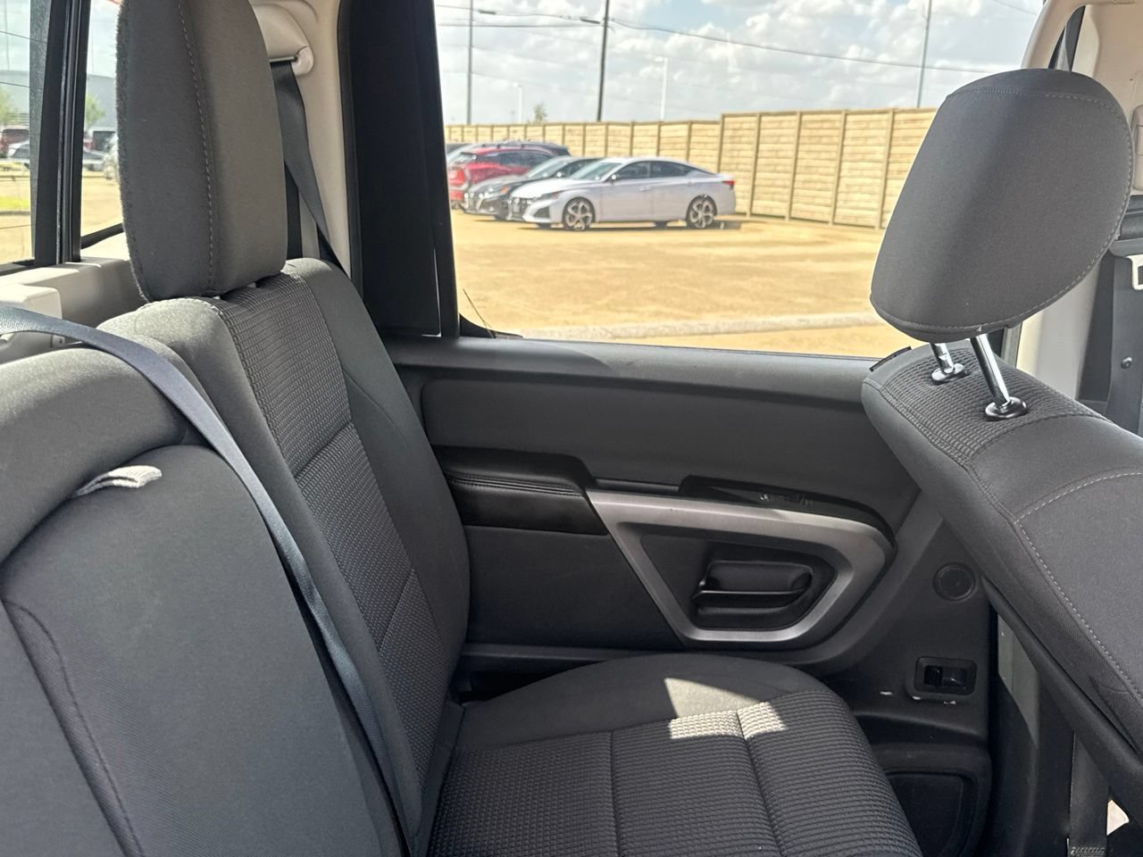 Used 2015 Nissan Titan SV w/ SV Value Truck Package RWD image 36