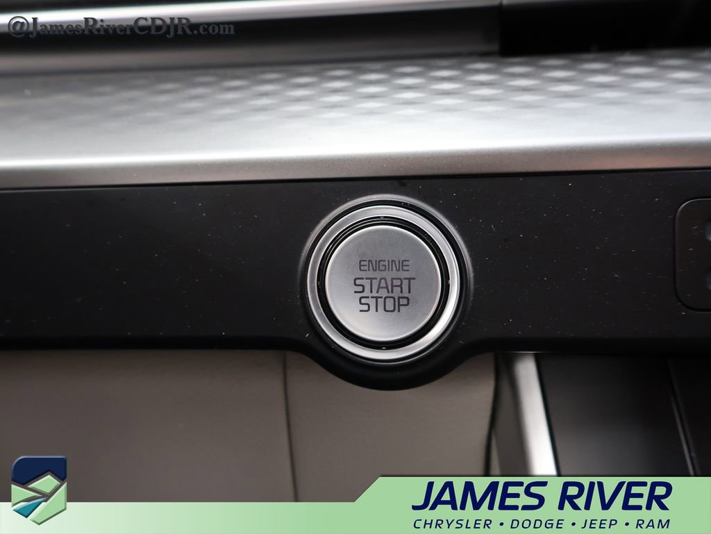 Used 2023 Kia Carnival LX image 30