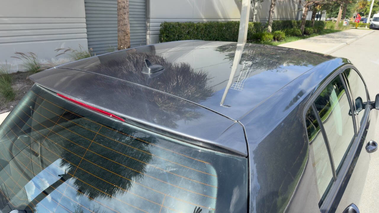 Used 2015 Volkswagen Golf S image 7