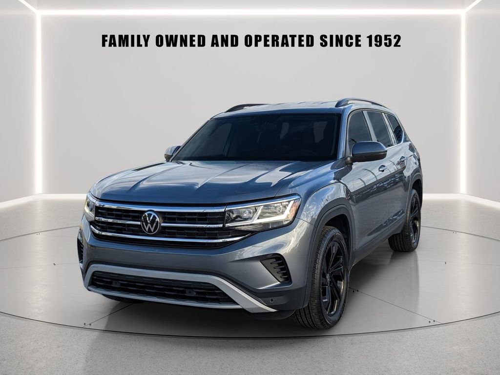 Used 2023 Volkswagen Atlas SE w/ Black Wheel Package FWD image 2