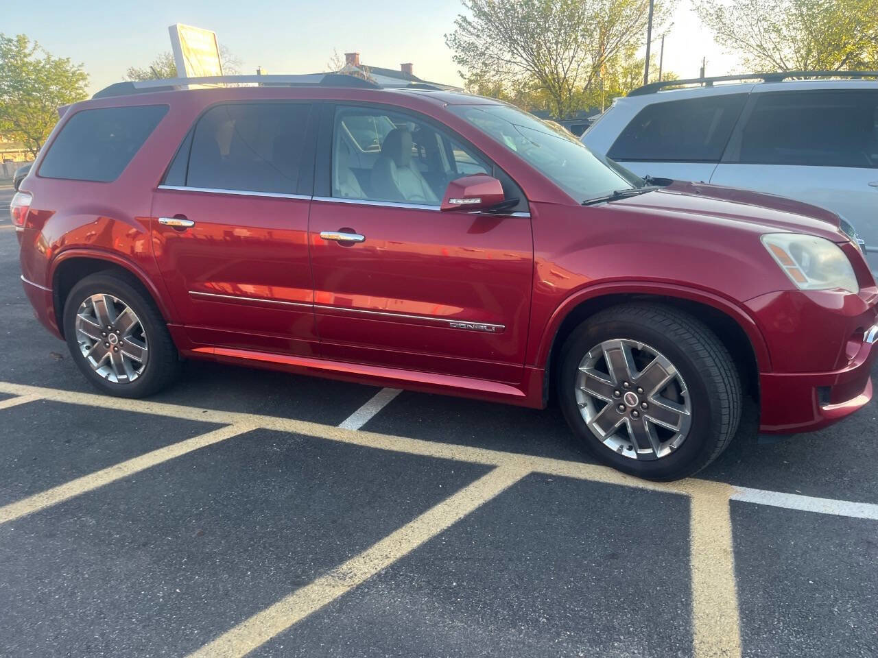 Used 2012 GMC Acadia Denali image 2