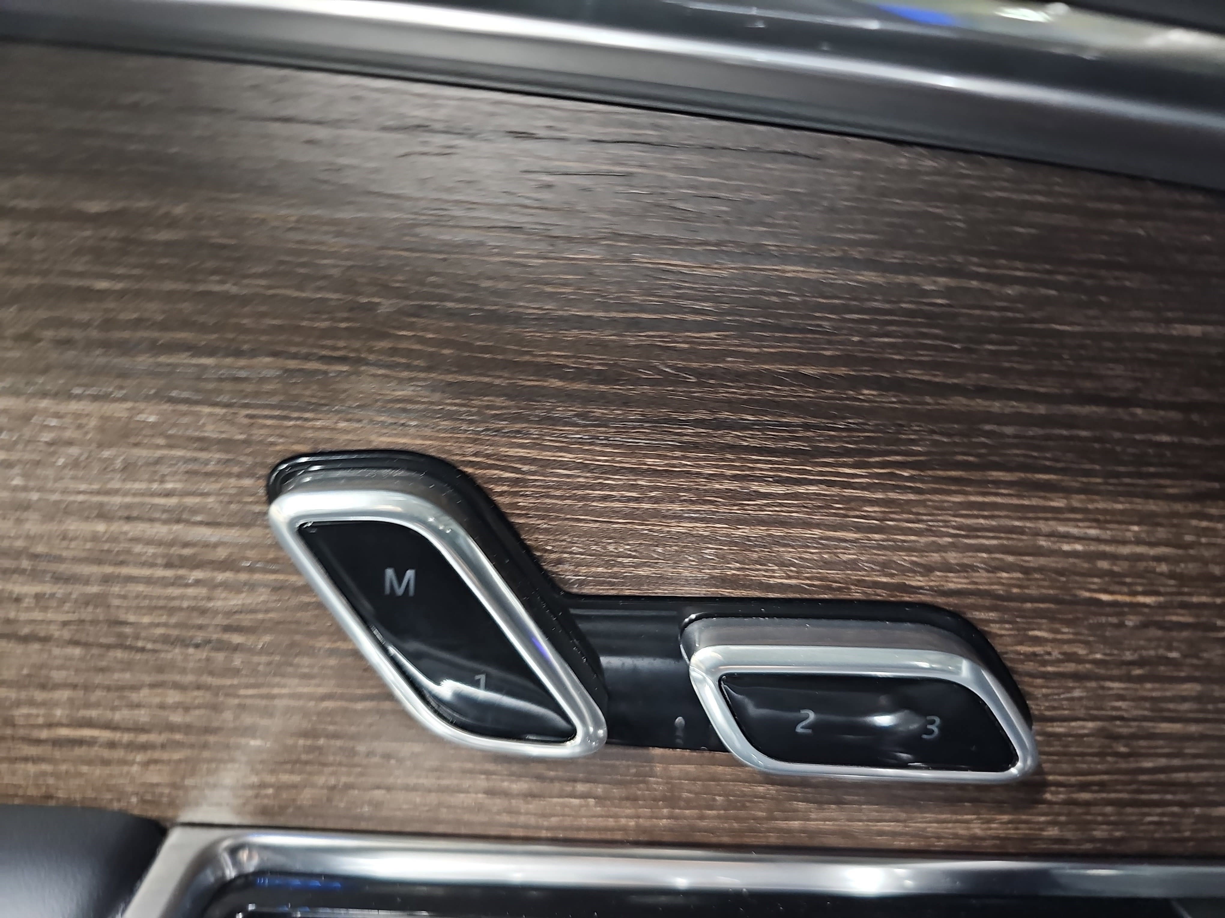 Used 2024 Land Rover Range Rover Long Wheelbase Autobiography image 31