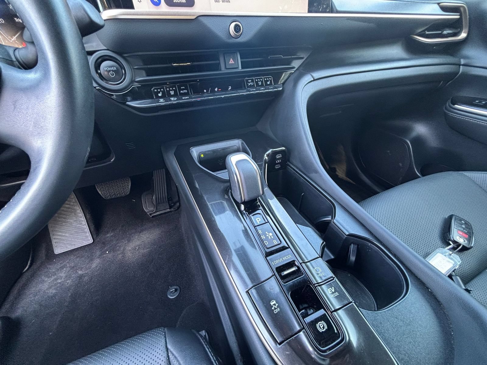 Used 2025 Toyota Crown AWD/4WD image 42