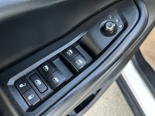 Used 2023 Jeep Grand Cherokee Limited AWD/4WD image 17