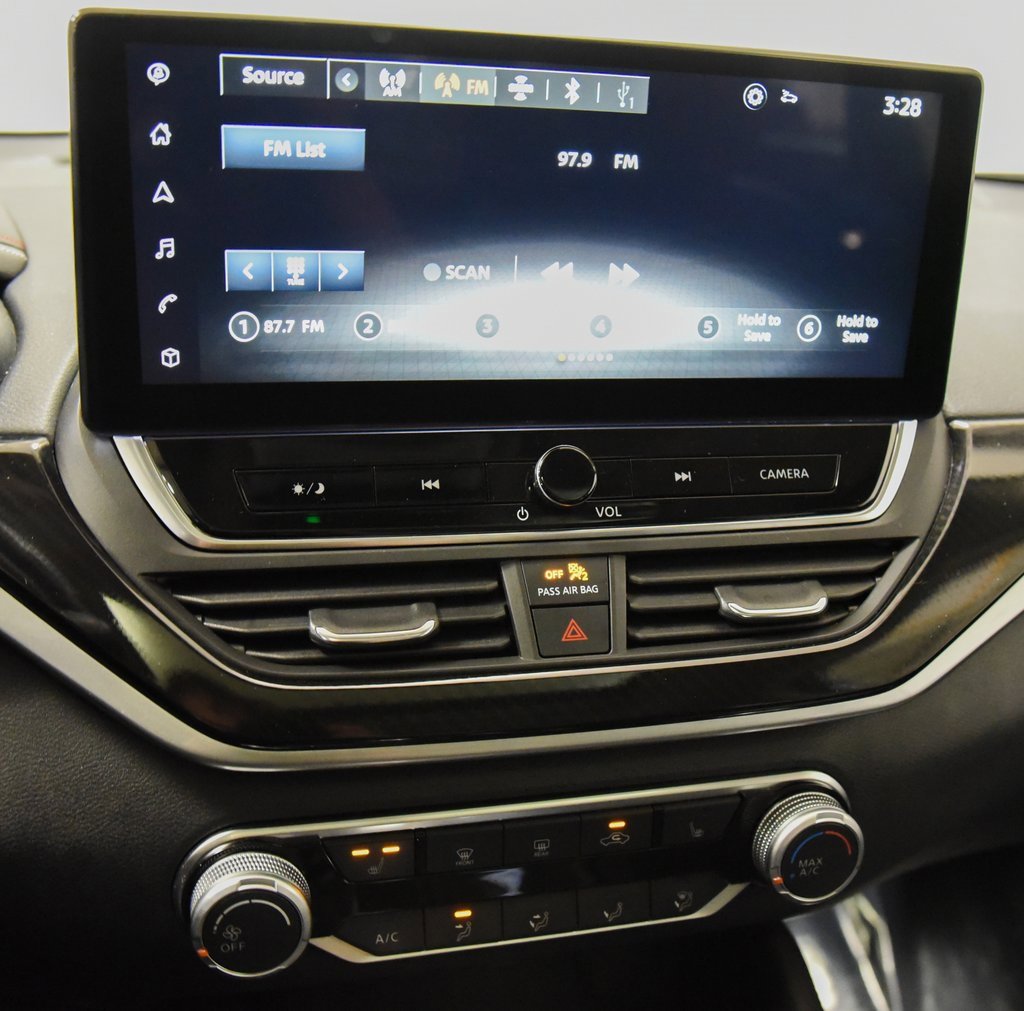 Used 2023 Nissan Altima 2.5 SR w/ SR Premium Package image 7