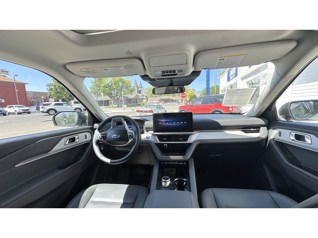 Used 2025 Ford Explorer Active w/ Active Comfort Package image 12