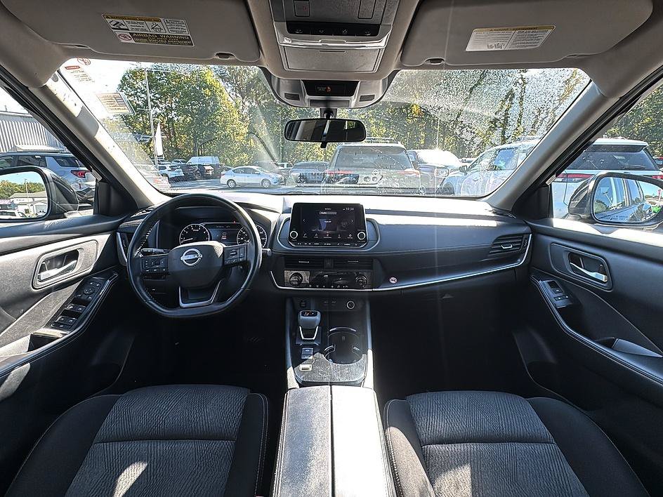 Certified 2025 Nissan Rogue SV FWD image 28