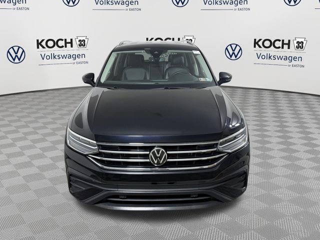 Used 2023 Volkswagen Tiguan SE image 2