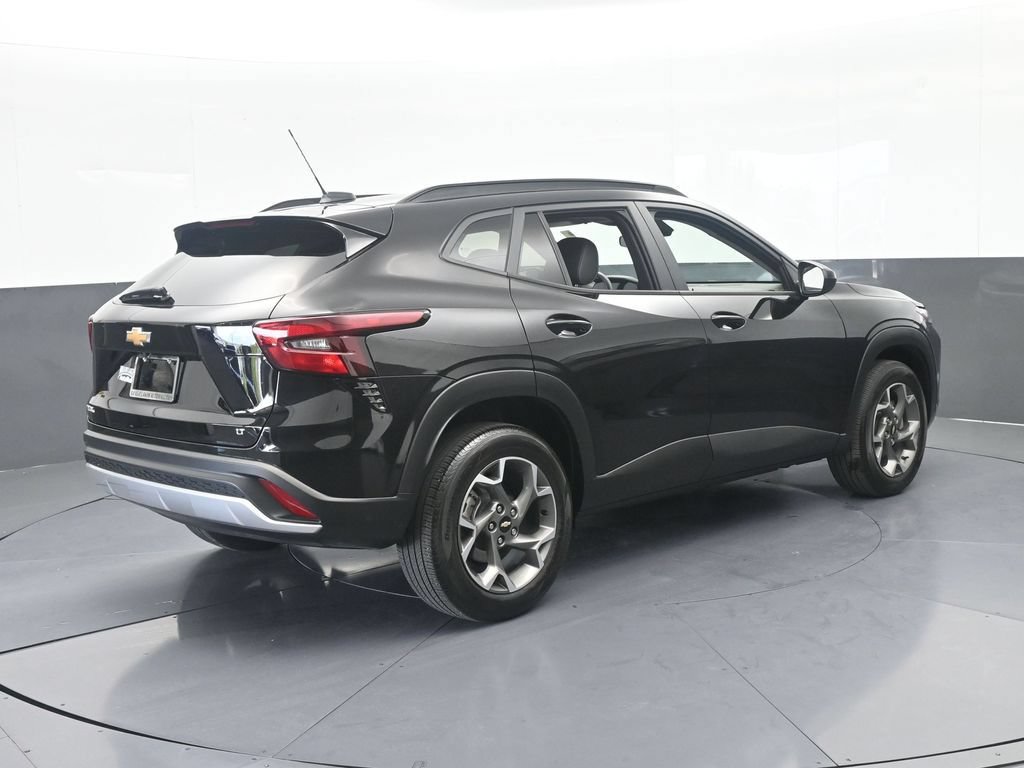 Used 2026 Chevrolet Trax LT FWD image 6