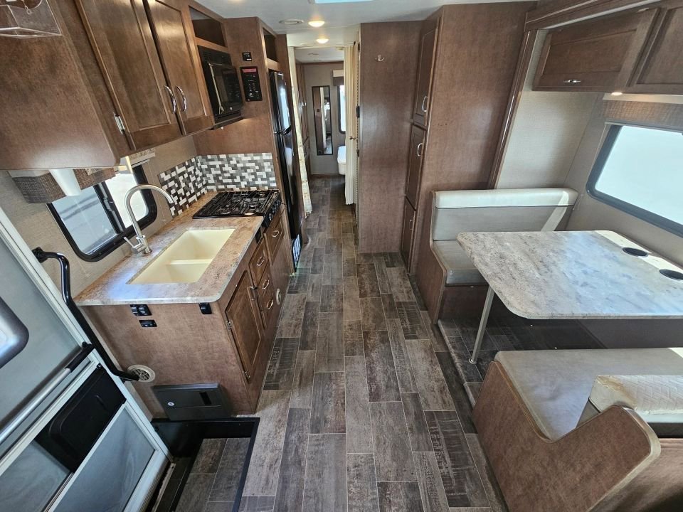 Used 2018 Ford E-450 and Econoline 450 Super Duty w/ Motorhome Prep Package RWD image 15