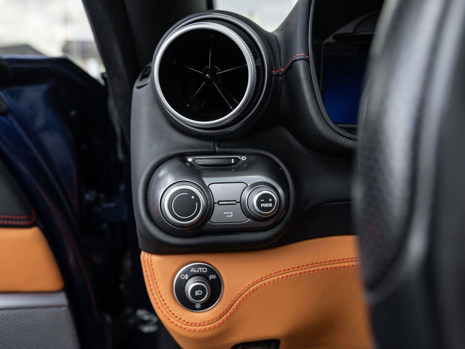 Used 2019 Ferrari Portofino RWD image 52