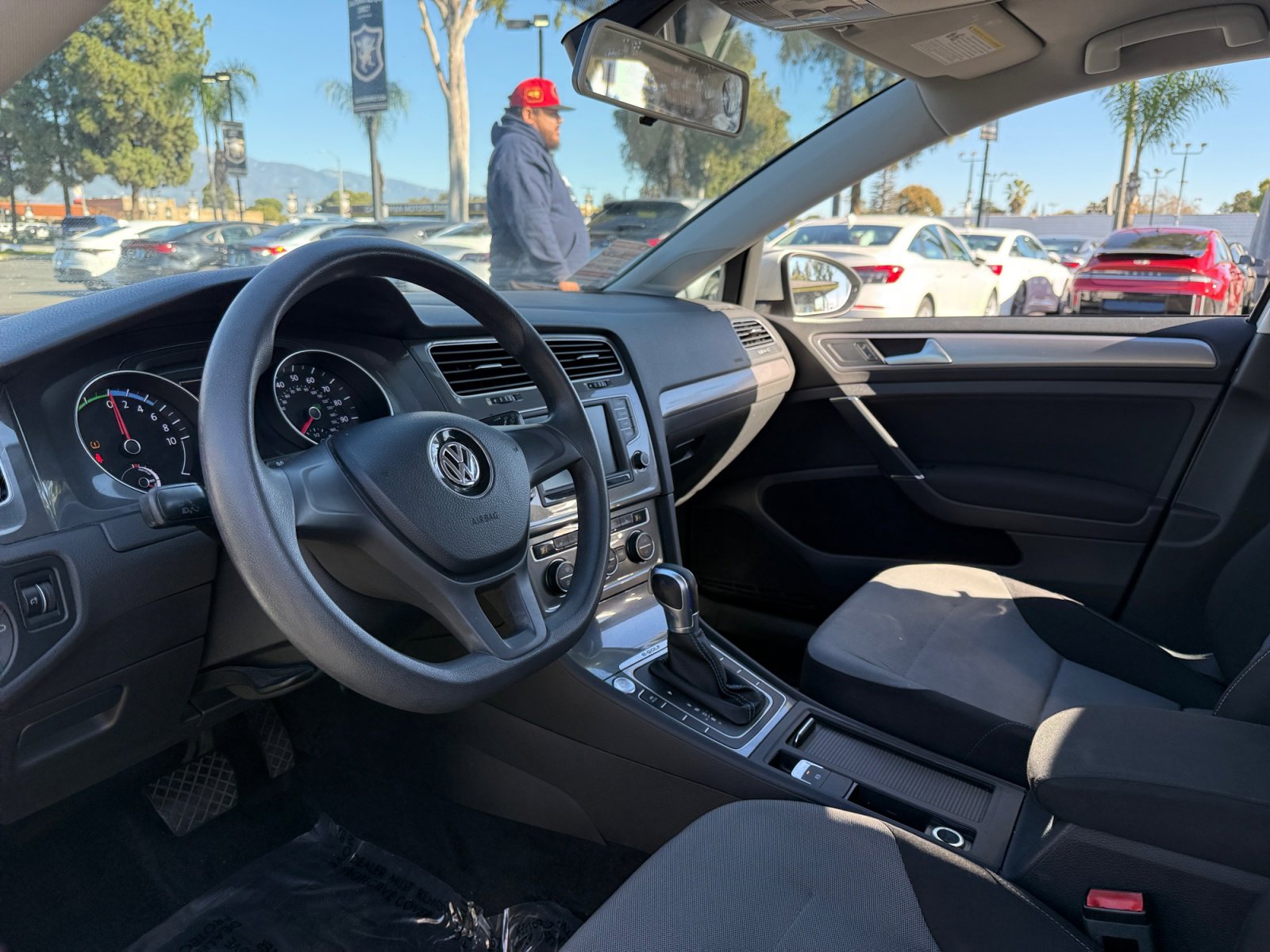 Used 2016 Volkswagen e-Golf SE w/ DC Fast Charging Package image 12