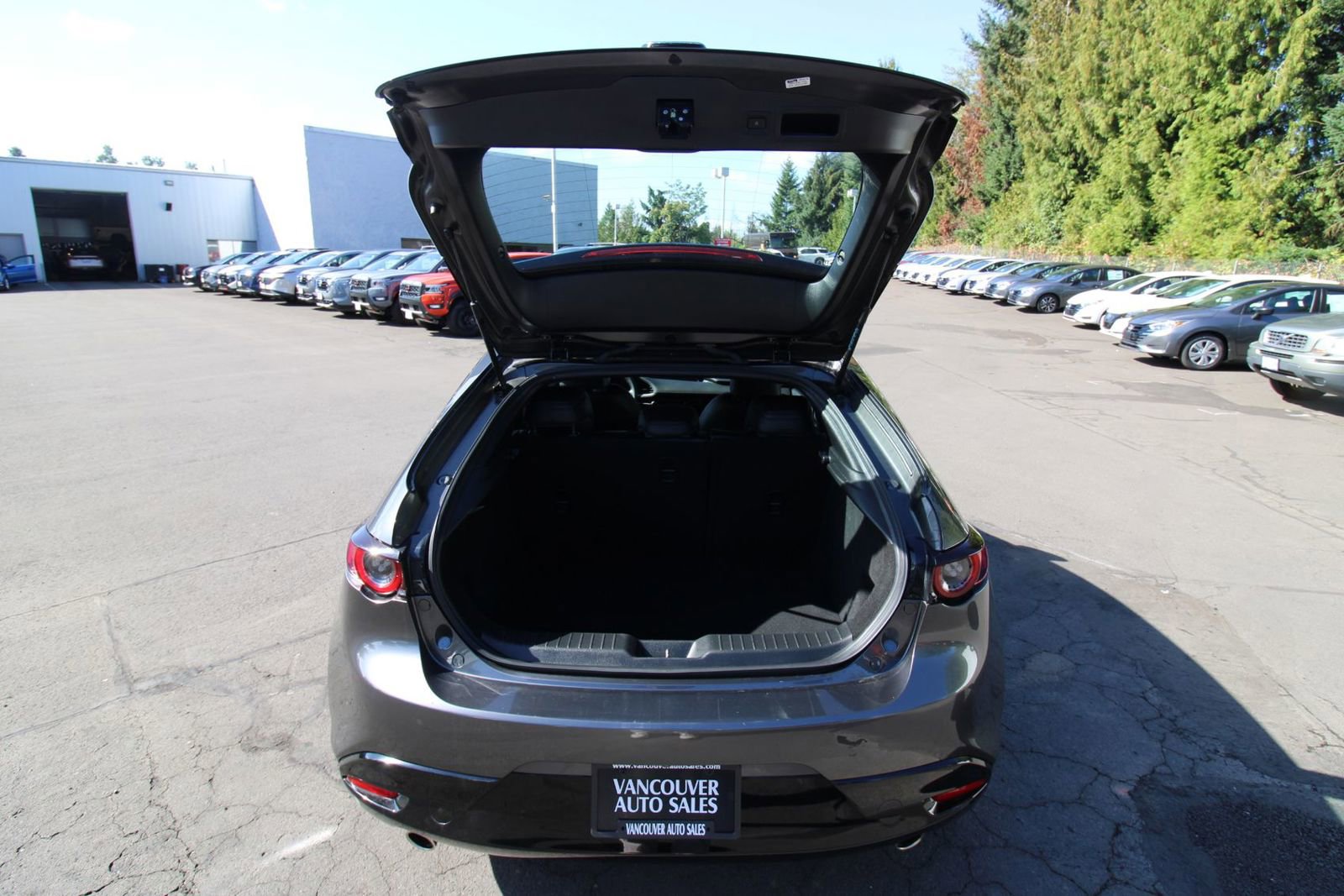 Used 2020 MAZDA MAZDA3 Hatchback image 31