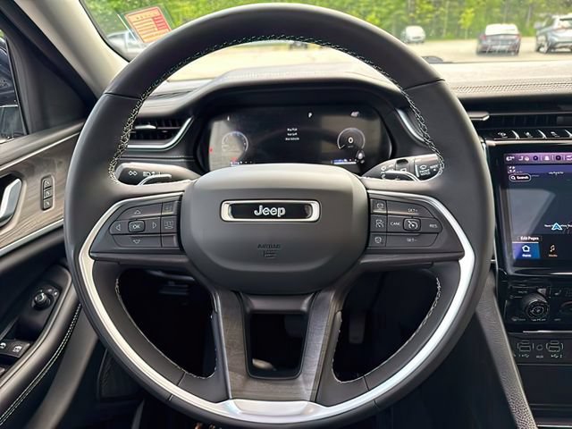 Used 2024 Jeep Grand Cherokee L Limited w/ Black Appearance Package AWD/4WD image 33