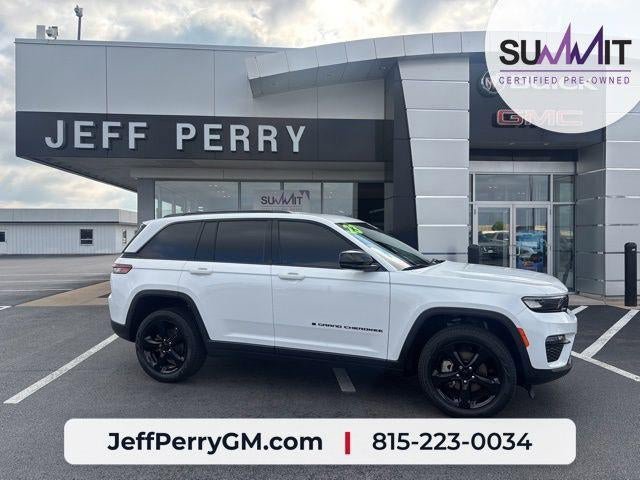 Used 2023 Jeep Grand Cherokee Limited w/ Black Appearance Package AWD/4WD image 1