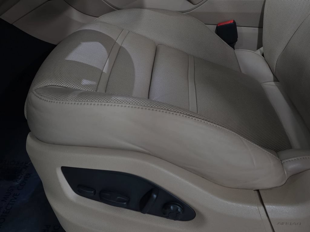 Certified 2023 Porsche Cayenne AWD/4WD image 25
