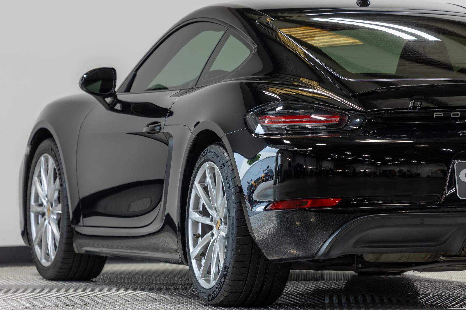 Used 2018 Porsche 718 Cayman RWD image 12