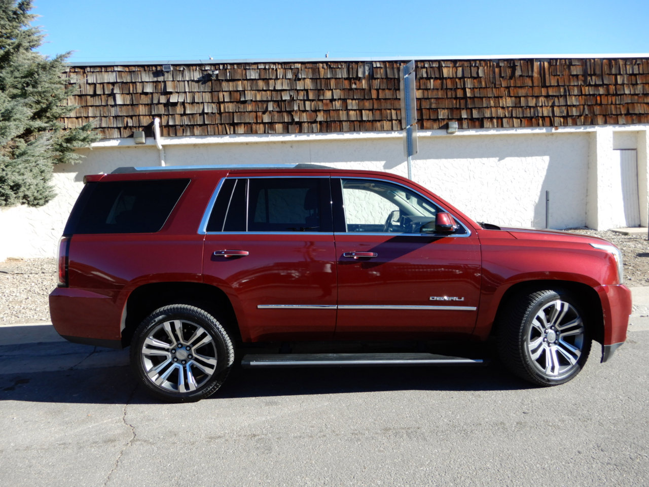 Used 2018 GMC Yukon Denali image 4