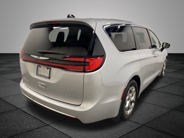 Used 2024 Chrysler Pacifica Limited image 6